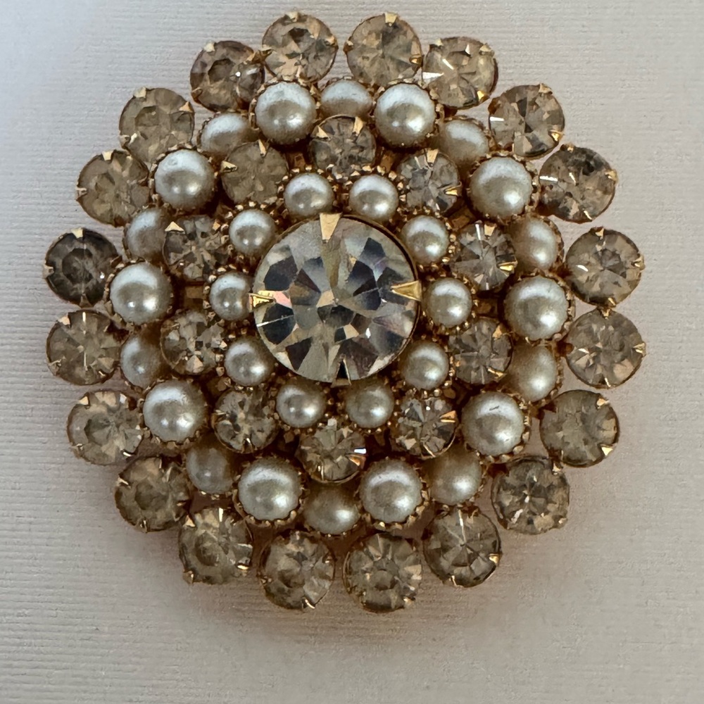 VINTAGE 1960’s JUDY LEE SIGNED BROOCH